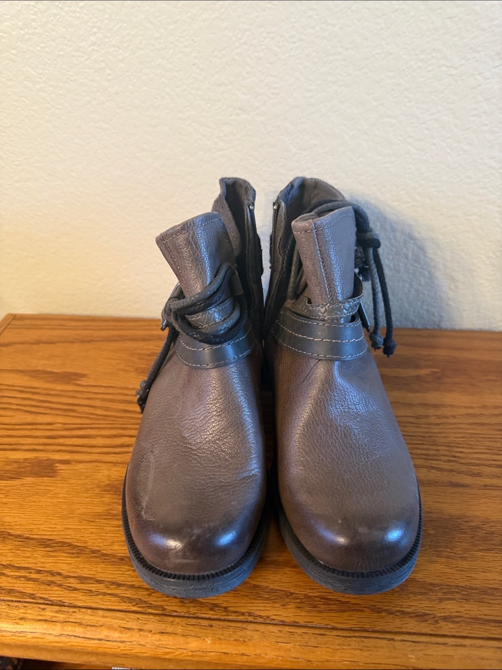 Earth Origins Women's Randi Radley Ankle Boots.